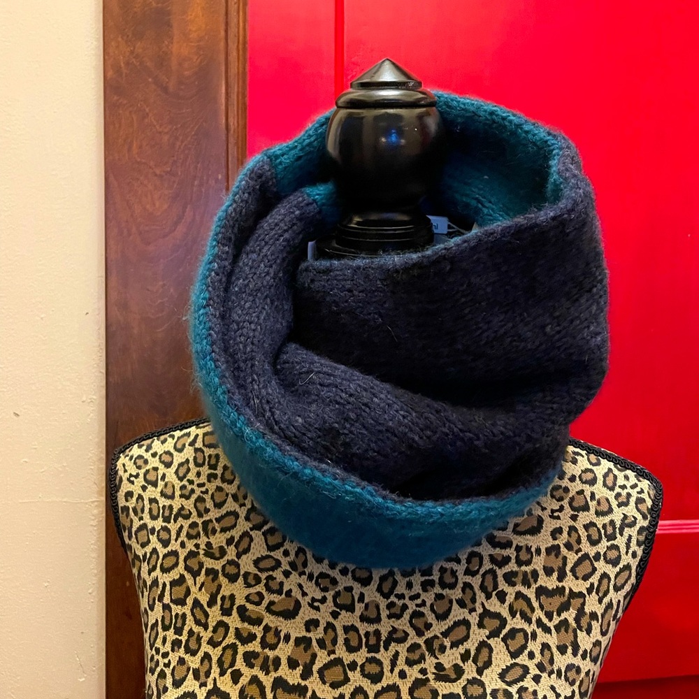 NWT Inverni hendri Bendel infinity scarf